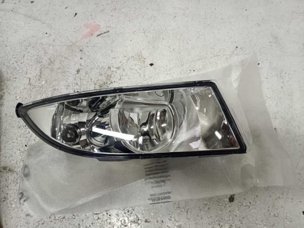 FEU ANTIBROUILLARD DROIT SKODA FABIA/ ROOMSTER 03/2010-2014 - Vue 1